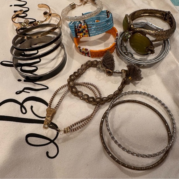 Lot Women’s Vintage Bracelets - Picture 1 of 5